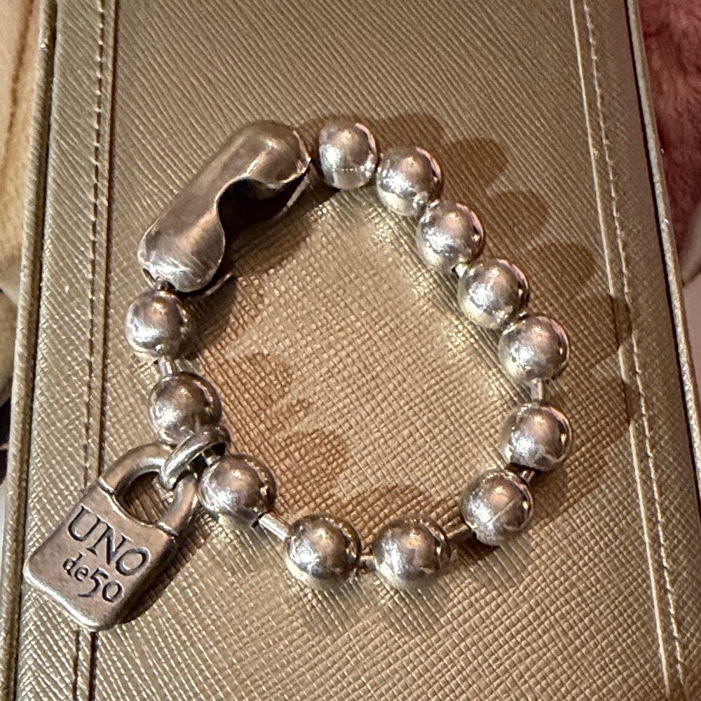 UNO de 50 Metallic Silver Beaded Bracelet